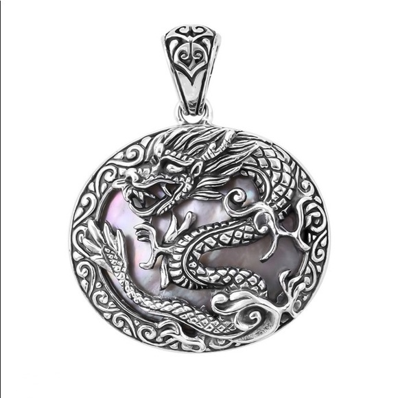 .925 reversible medallion dragon on a white shell. Gorgeous statement piece!